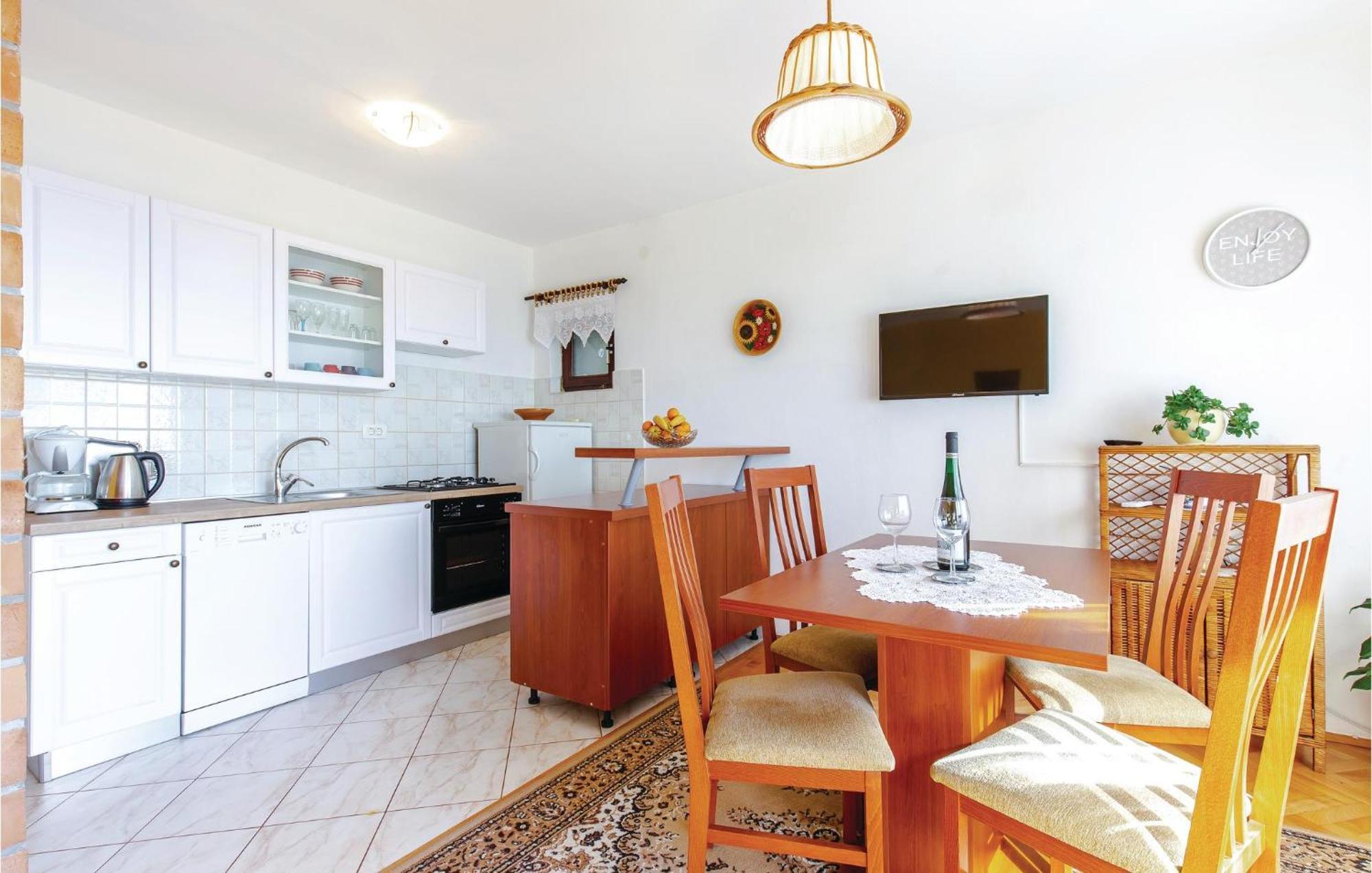 Stunning Apartment In Novi Vinodolski With Wifi Exteriör bild